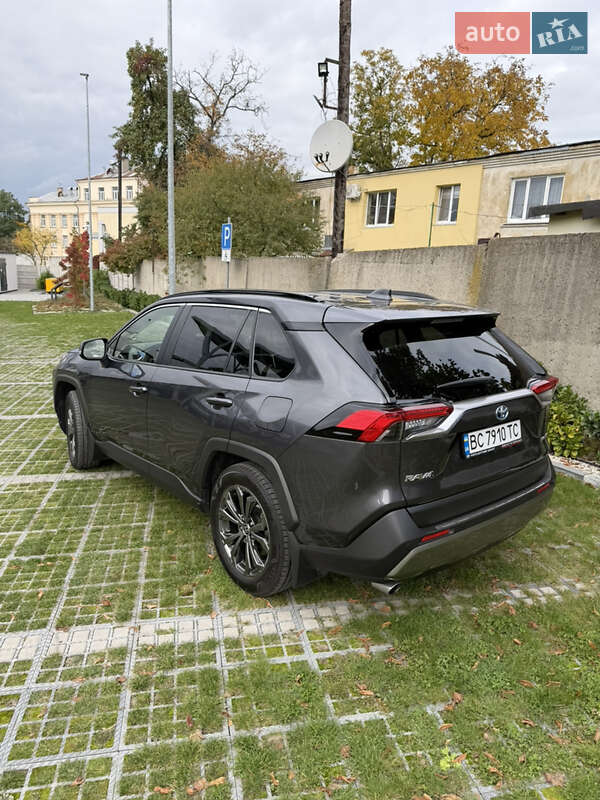 Позашляховик / Кросовер Toyota RAV4 2024 в Львові