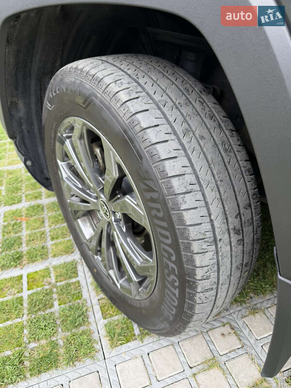 Позашляховик / Кросовер Toyota RAV4 2024 в Львові