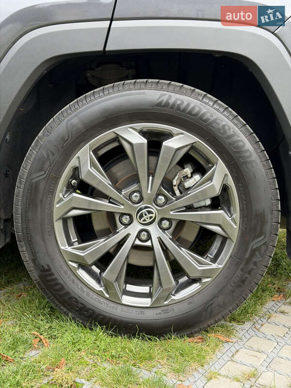 Позашляховик / Кросовер Toyota RAV4 2024 в Львові