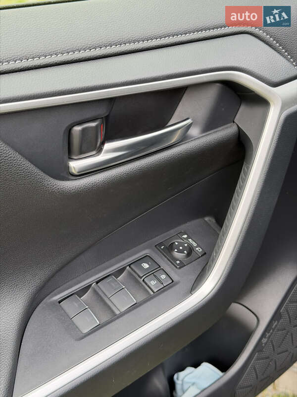 Позашляховик / Кросовер Toyota RAV4 2024 в Львові