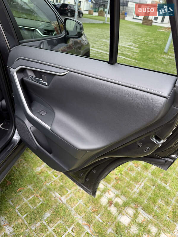 Позашляховик / Кросовер Toyota RAV4 2024 в Львові