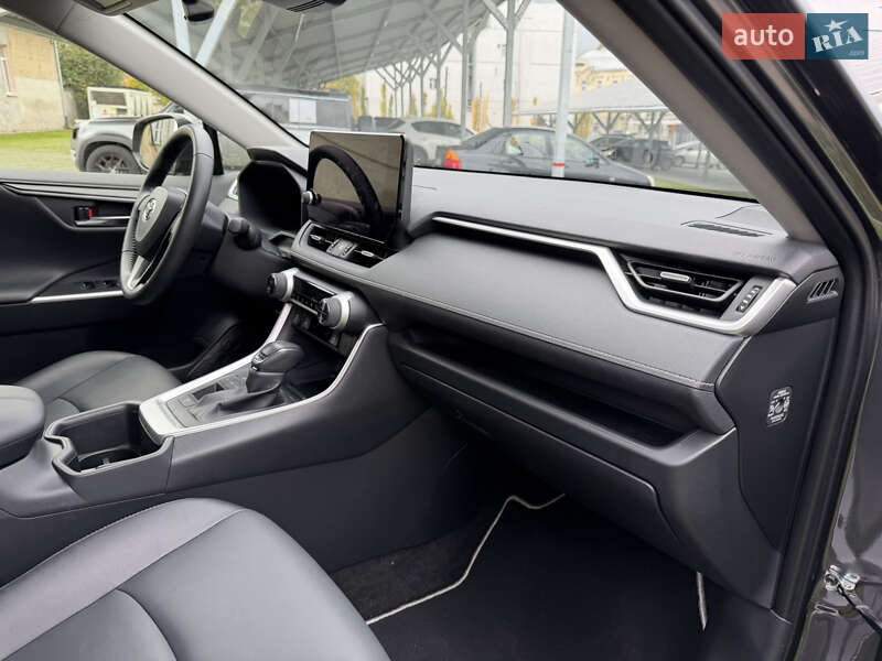 Позашляховик / Кросовер Toyota RAV4 2024 в Львові