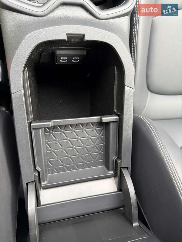 Позашляховик / Кросовер Toyota RAV4 2024 в Львові