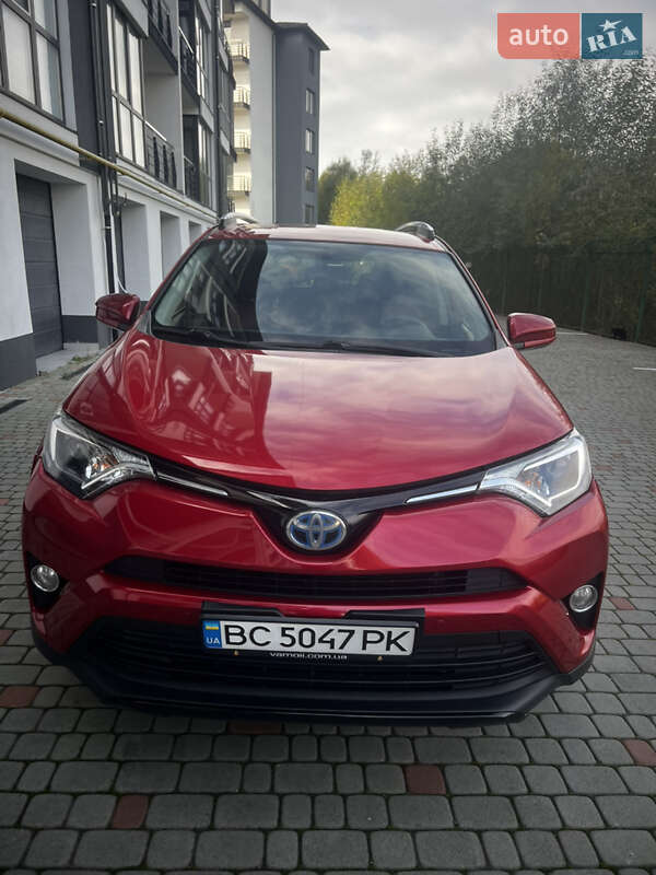 Позашляховик / Кросовер Toyota RAV4 2016 в 
