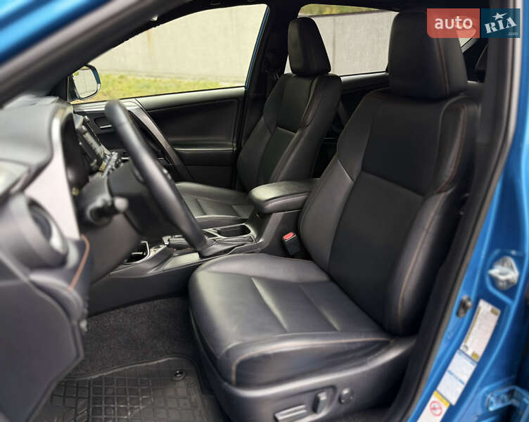 Внедорожник / Кроссовер Toyota RAV4 2017 в Харькове