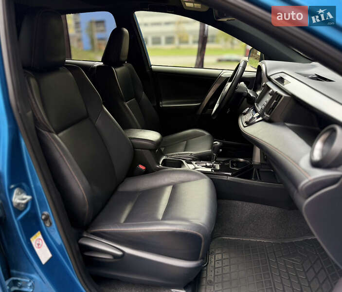 Внедорожник / Кроссовер Toyota RAV4 2017 в Харькове