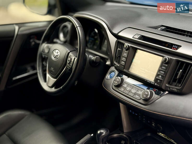 Внедорожник / Кроссовер Toyota RAV4 2017 в Харькове
