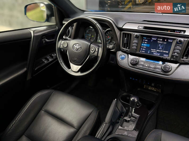 Внедорожник / Кроссовер Toyota RAV4 2017 в Харькове