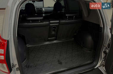 Внедорожник / Кроссовер Toyota RAV4 2011 в 