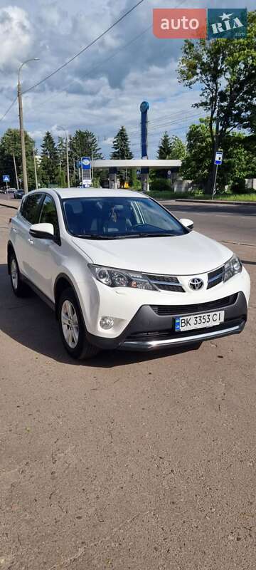 Позашляховик / Кросовер Toyota RAV4 2014 в Рівному