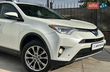 Внедорожник / Кроссовер Toyota RAV4 2017 в 
