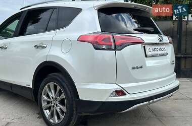 Внедорожник / Кроссовер Toyota RAV4 2017 в 