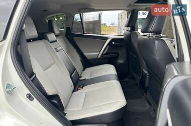 Внедорожник / Кроссовер Toyota RAV4 2017 в 