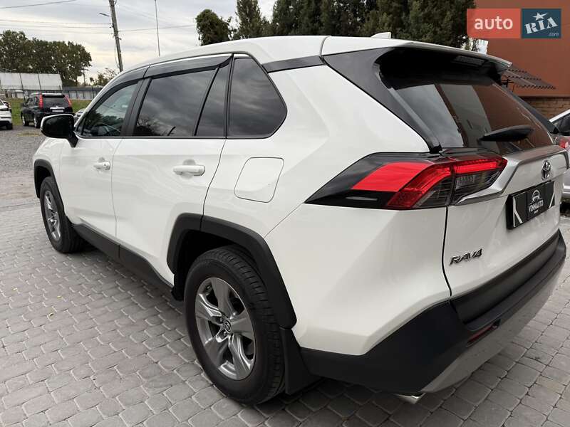 Внедорожник / Кроссовер Toyota RAV4 2023 в Виннице