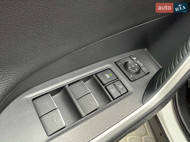 Внедорожник / Кроссовер Toyota RAV4 2023 в Виннице