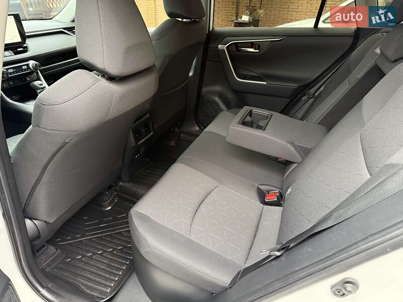 Внедорожник / Кроссовер Toyota RAV4 2023 в Виннице