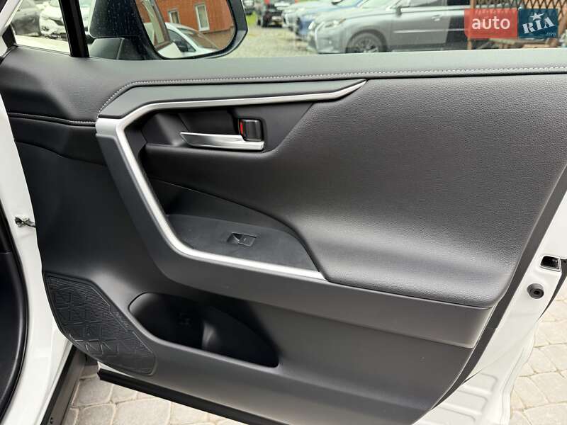 Внедорожник / Кроссовер Toyota RAV4 2023 в Виннице