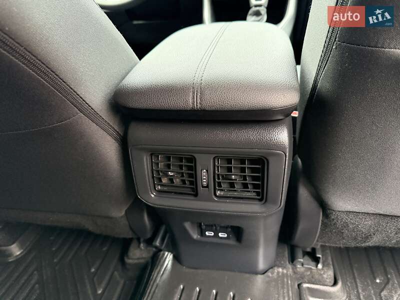 Внедорожник / Кроссовер Toyota RAV4 2023 в Виннице