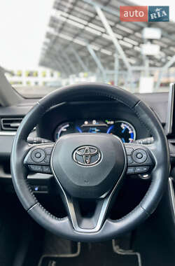 Позашляховик / Кросовер Toyota RAV4 2022 в 