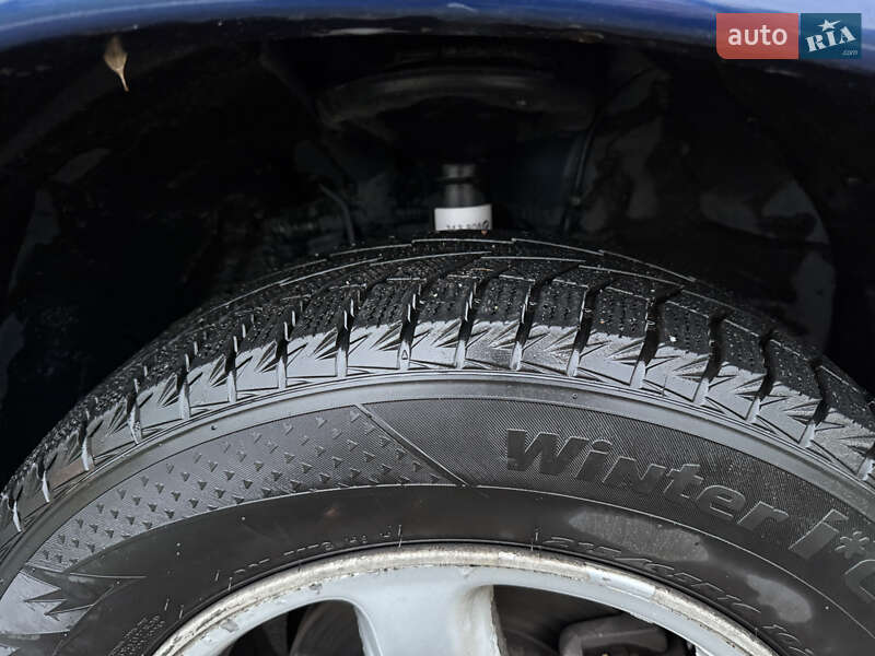 Внедорожник / Кроссовер Toyota RAV4 2002 в Киеве