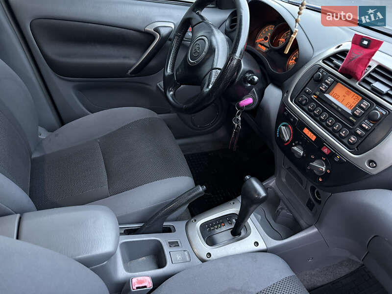 Внедорожник / Кроссовер Toyota RAV4 2002 в Киеве