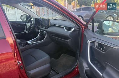 Внедорожник / Кроссовер Toyota RAV4 2021 в 