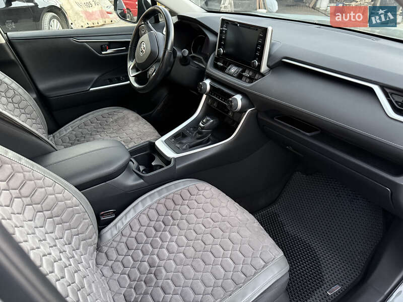Внедорожник / Кроссовер Toyota RAV4 2021 в Тернополе
