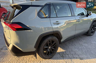 Внедорожник / Кроссовер Toyota RAV4 2021 в 