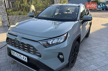 Внедорожник / Кроссовер Toyota RAV4 2021 в 