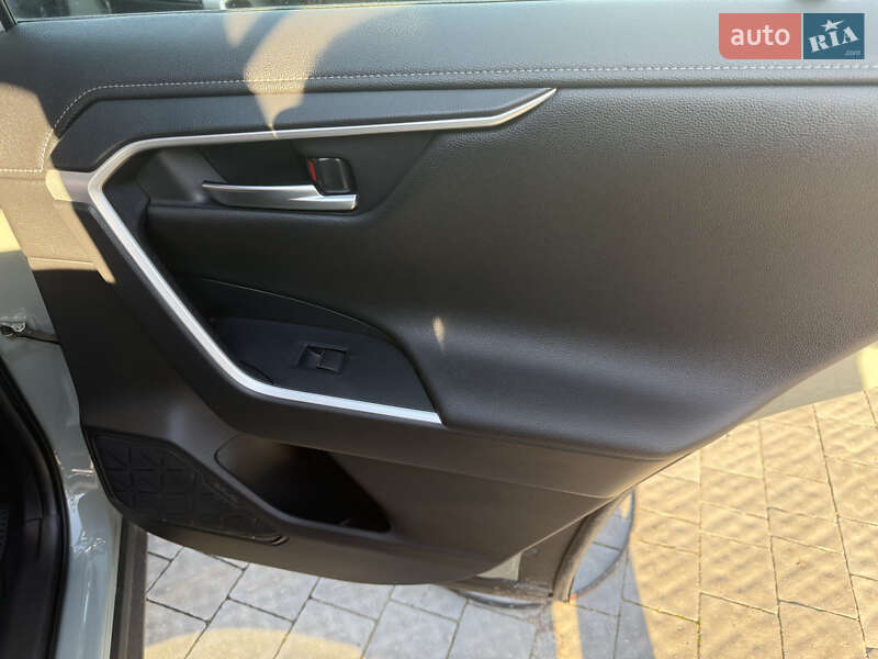 Внедорожник / Кроссовер Toyota RAV4 2021 в Тернополе