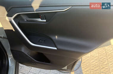 Внедорожник / Кроссовер Toyota RAV4 2021 в 