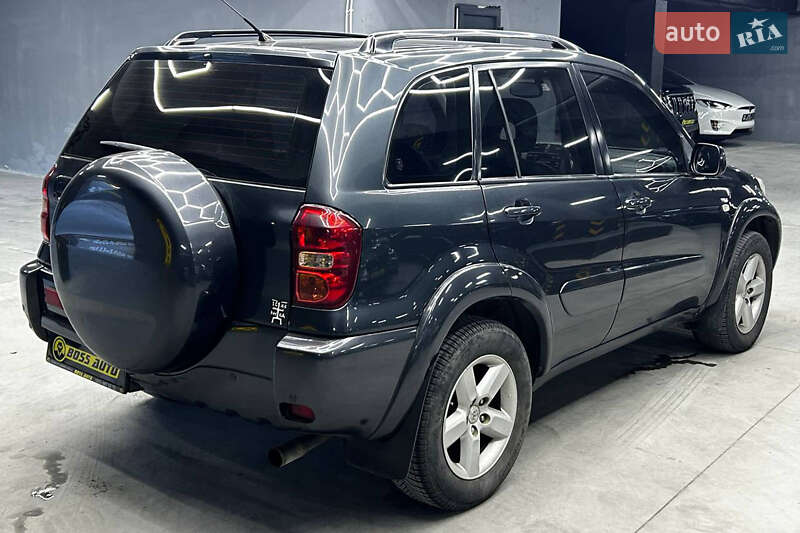 Позашляховик / Кросовер Toyota RAV4 2005 в Чернівцях