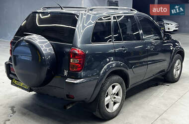 Внедорожник / Кроссовер Toyota RAV4 2005 в 