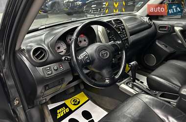 Внедорожник / Кроссовер Toyota RAV4 2005 в 