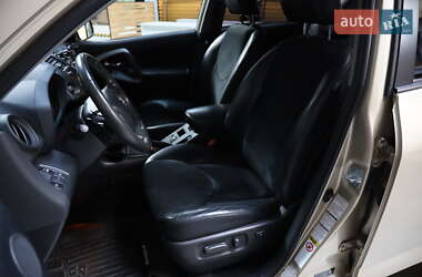 Внедорожник / Кроссовер Toyota RAV4 2011 в 