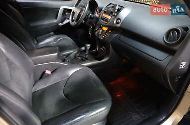 Внедорожник / Кроссовер Toyota RAV4 2011 в 