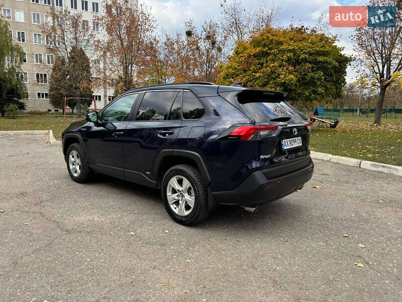 Позашляховик / Кросовер Toyota RAV4 2020 в Харкові