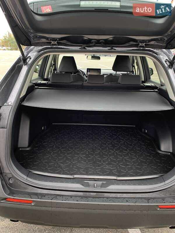 Внедорожник / Кроссовер Toyota RAV4 2020 в Киеве