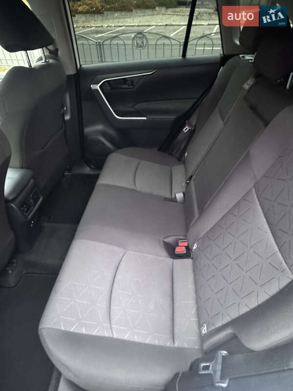 Позашляховик / Кросовер Toyota RAV4 2021 в Харкові