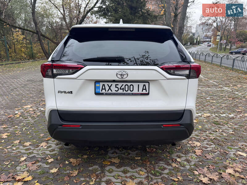 Позашляховик / Кросовер Toyota RAV4 2021 в Харкові