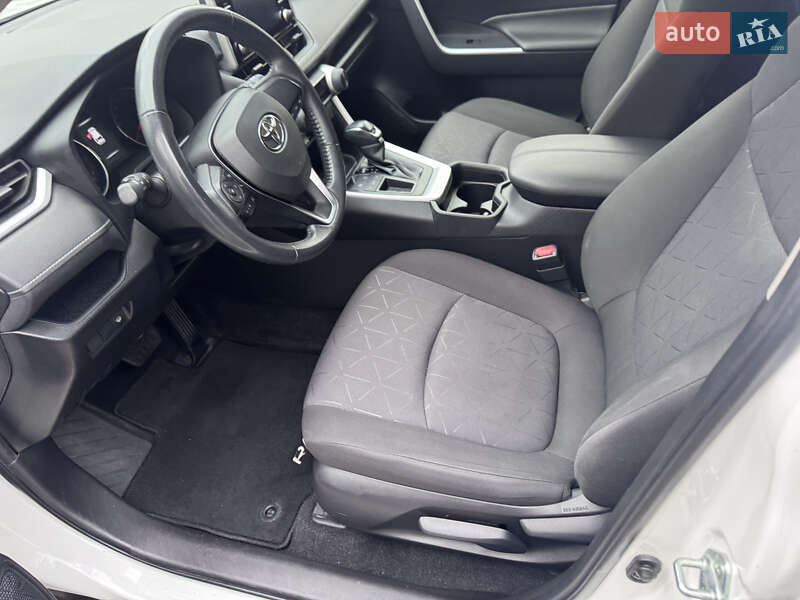 Позашляховик / Кросовер Toyota RAV4 2021 в Харкові