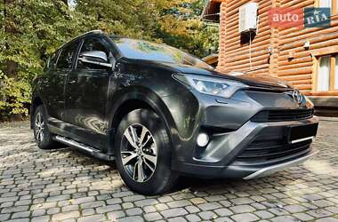 Позашляховик / Кросовер Toyota RAV4 2017 в Коломиї