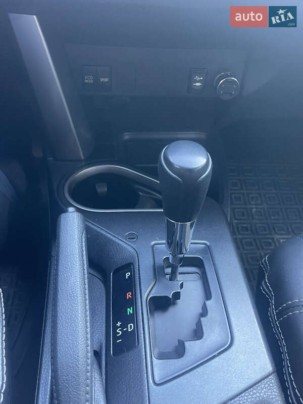 Позашляховик / Кросовер Toyota RAV4 2016 в Львові фото 36 Позашляховик / Кросовер Toyota RAV4 2016 в Львові