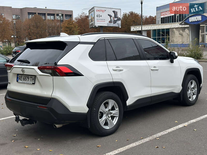 Внедорожник / Кроссовер Toyota RAV4 2021 в Кривом Роге
