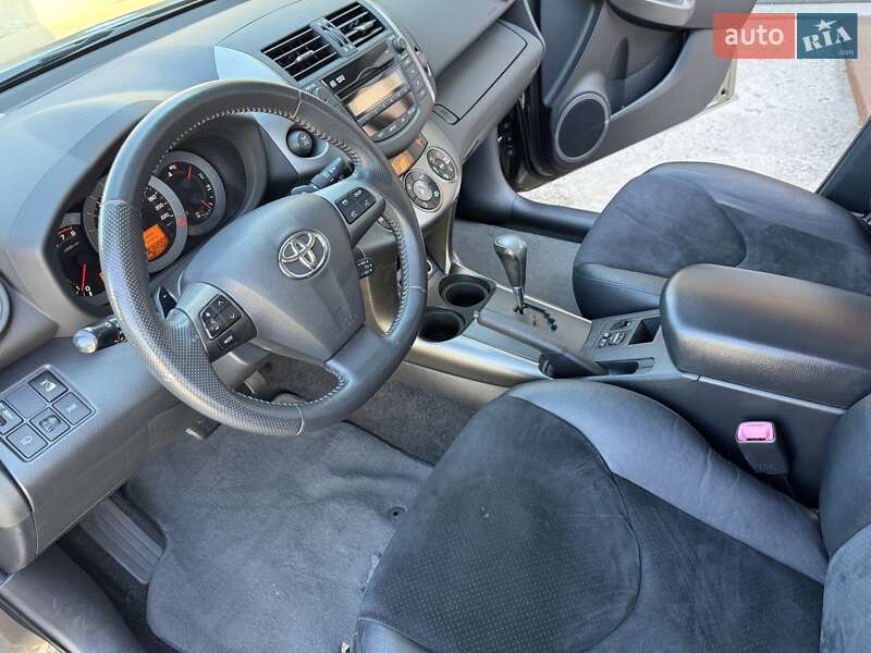 Позашляховик / Кросовер Toyota RAV4 2011 в Дніпрі