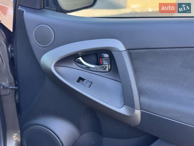 Позашляховик / Кросовер Toyota RAV4 2011 в Дніпрі