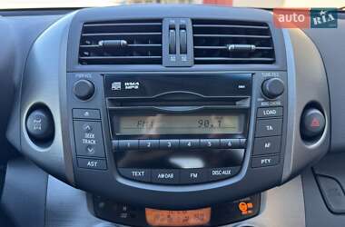 Внедорожник / Кроссовер Toyota RAV4 2011 в 