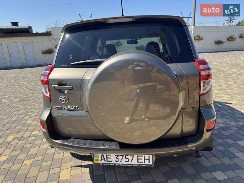 Позашляховик / Кросовер Toyota RAV4 2011 в Дніпрі