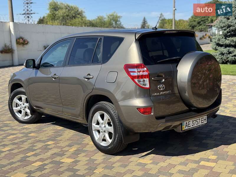 Позашляховик / Кросовер Toyota RAV4 2011 в Дніпрі