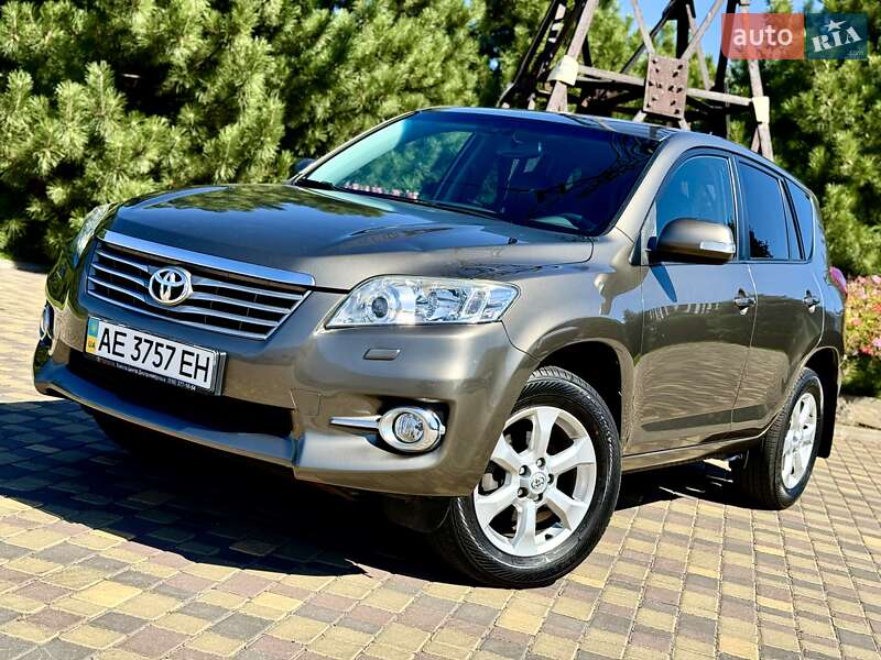 Внедорожник / Кроссовер Toyota RAV4 2011 в 